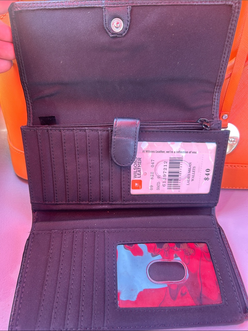 Wilsons Leather Burgundy Leather Trifold Wallet - Picture 4 of 8